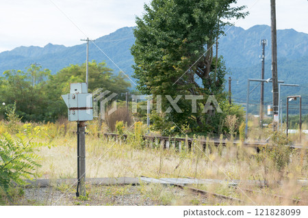 [Furano City, Nube Station platform on the abandoned railway line] 121828099
