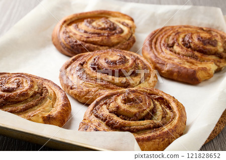 freshly baked cinnamon rolls freshly baked cinnamon rolls 121828652