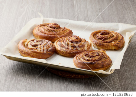 freshly baked cinnamon rolls freshly baked cinnamon rolls 121828653