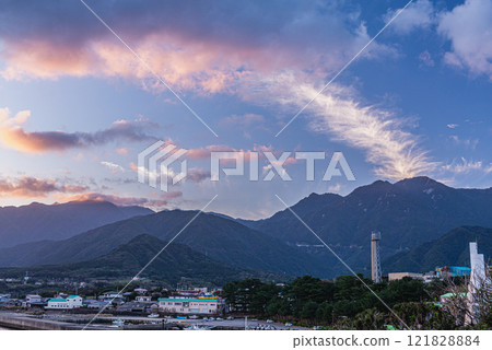 Sunrise: Yakushima, the island where the gods reside, in the Offshore Alps (Winter) Sunrise: Yakushima, the island where the gods reside, in the Offshore Alps (Winter) 121828884