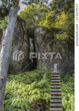 Kasagi Temple (Kyoto Prefecture) - A tour of the training grounds: Kasagi Stone and the 13-story stone pagoda 121829517