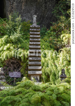 Kasagidera Temple (Kyoto Prefecture) - A tour of the training grounds - Thirteen-story stone pagoda 121829519