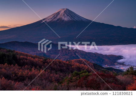Mt. Fuji and the sea of clouds in the morning sun as seen from Nishikawa Forest Road Mt. Fuji and the sea of clouds in the morning sun as seen from Nishikawa Forest Road 121830021