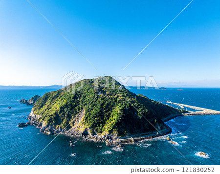 從燈塔一側眺望神島全景(三重縣鳥羽市) 從燈塔一側眺望神島全景(三重縣鳥羽市) 121830252