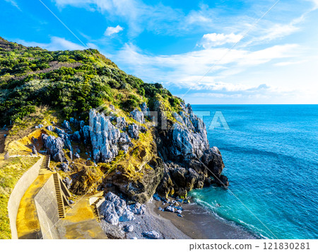 神島市丹輪濱的喀斯特地形(三重縣鳥羽市) 神島市丹輪濱的喀斯特地形(三重縣鳥羽市) 121830281