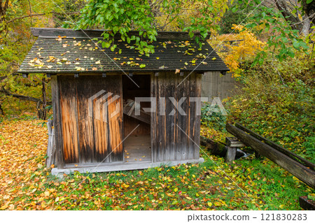 巴塔里小屋的秋葉 121830283