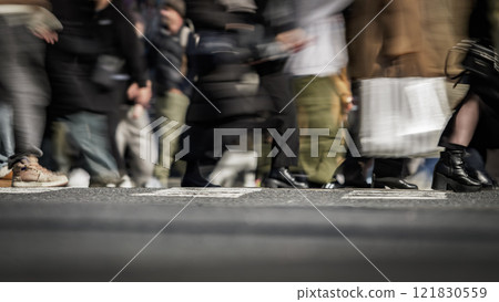 東京澀谷十字路口，行人在移動 121830559