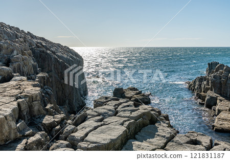 福井縣堺市，熱門旅遊勝地，陽光明媚的東尋坊 121831187