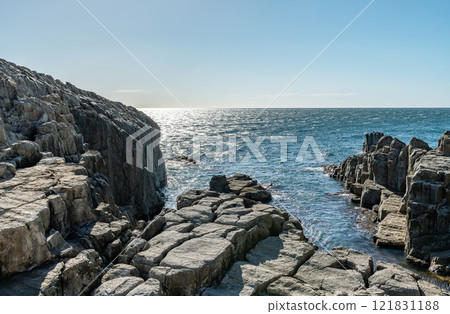 Sakai City, Fukui Prefecture, a popular tourist destination, sunny Tojinbo Sakai City, Fukui Prefecture, a popular tourist destination, sunny Tojinbo 121831188