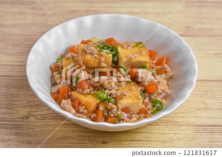 Deep-fried tofu with minced meat sauce Deep-fried tofu with minced meat sauce 121831617