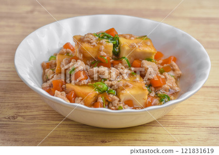 Deep-fried tofu with minced meat sauce Deep-fried tofu with minced meat sauce 121831619