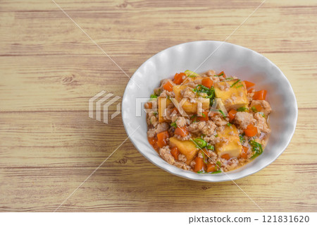 Deep-fried tofu with minced meat sauce Deep-fried tofu with minced meat sauce 121831620