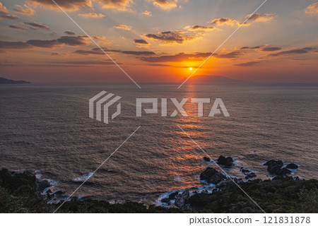 Evening view of the Yakushima Offshore Alps (March) Sunset over Kuchinoerabu Island 121831878