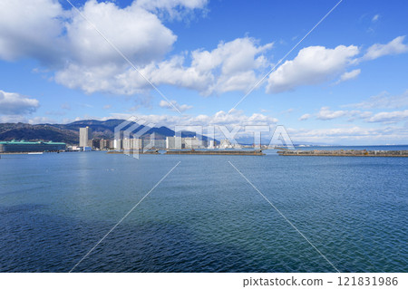 View from the Lake Biwa cruise ship "Michigan" (Otsu city, Mount Hira, Mount Hiei, etc.) Photographed in December 2024 121831986