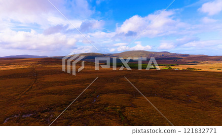 Beautiful Ireland - Enjoy the breathtaking view of a stunning landscape 121832771