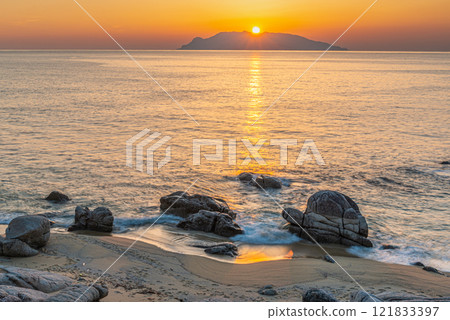 Sunset, sea turtle spawning ground, Nagata Inakahama, Yakushima (spring) Sunset, sea turtle spawning ground, Nagata Inakahama, Yakushima (spring) 121833397
