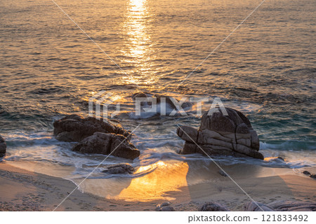 日落、海龜產卵場、長田稻中濱、屋久島（春） 121833492