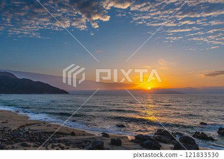 Sunset, sea turtle spawning ground, Nagata Inakahama, Yakushima (spring) Sunset, sea turtle spawning ground, Nagata Inakahama, Yakushima (spring) 121833530