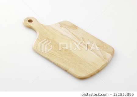 放置在白色背景上的木切板 放置在白色背景上的木切板 121833896