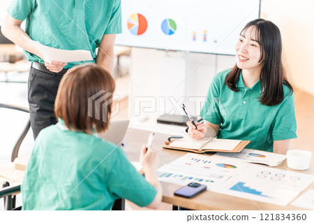 穿制服的工作人員分析數據 穿制服的工作人員分析數據 121834360