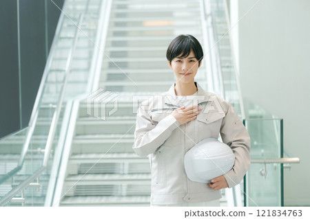 工作服的一個少婦 121834763