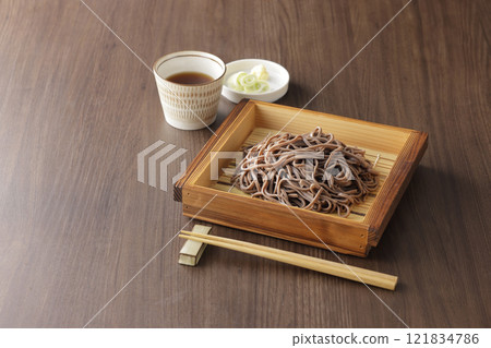 Zaru soba 121834786