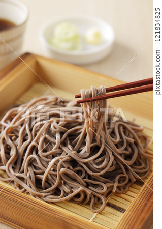 Zaru soba 121834825