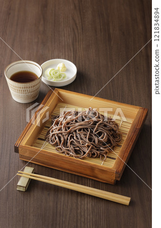 Zaru soba 121834894