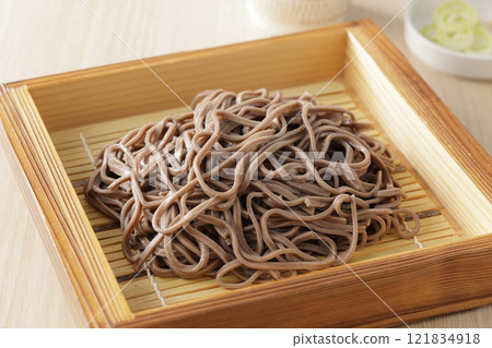 Zaru soba 121834918