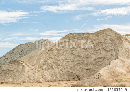 Industrial sand (industrial materials image) 121835949