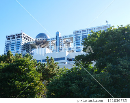 Innovatively designed buildings and fresh greenery | Odaiba Innovatively designed buildings and fresh greenery | Odaiba 121836785