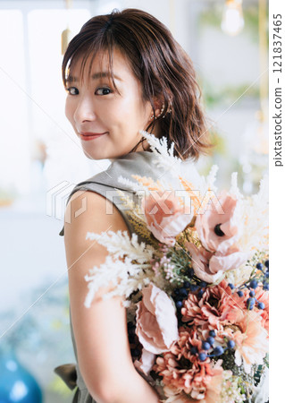 Woman with a bouquet 121837465