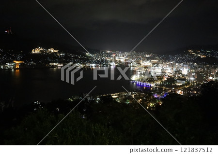 （日本三大夜景之一長崎）從鍋冠山俯瞰長崎市容 121837512