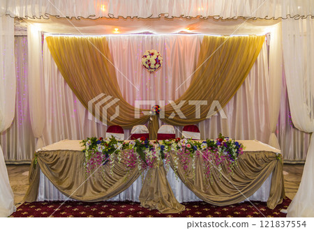 A table for newlyweds A table for newlyweds 121837554