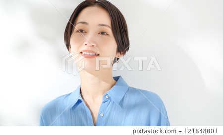 A woman with a smile A woman with a smile 121838001