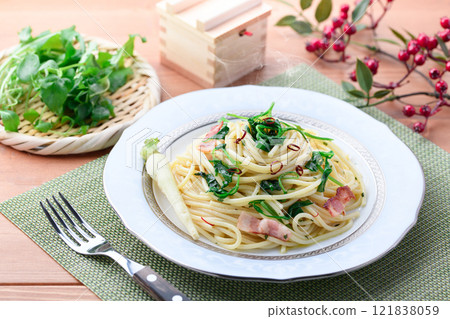 Spaghetti with spring peperoncino Spaghetti with spring peperoncino 121838059