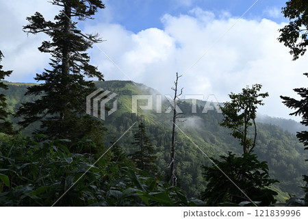 Climbing Mount Aizu-Komagatake, Fukushima Prefecture Climbing Mount Aizu-Komagatake, Fukushima Prefecture 121839996