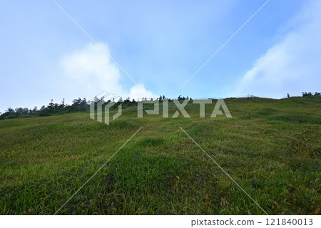 Climbing Mount Aizu-Komagatake, Fukushima Prefecture 121840013