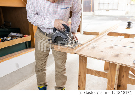 Small cut of cedar wood 121840174