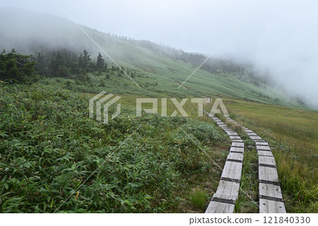 Climbing Mount Aizu-Komagatake, Fukushima Prefecture Climbing Mount Aizu-Komagatake, Fukushima Prefecture 121840330