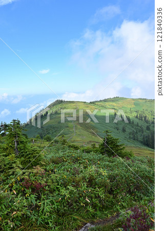 Climbing Mount Aizu-Komagatake, Fukushima Prefecture Climbing Mount Aizu-Komagatake, Fukushima Prefecture 121840336