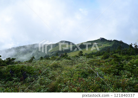 Climbing Mount Aizu-Komagatake, Fukushima Prefecture Climbing Mount Aizu-Komagatake, Fukushima Prefecture 121840337