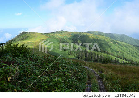 Climbing Mount Aizu-Komagatake, Fukushima Prefecture 121840342