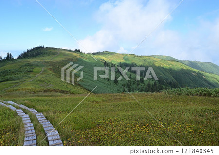 Climbing Mount Aizu-Komagatake, Fukushima Prefecture Climbing Mount Aizu-Komagatake, Fukushima Prefecture 121840345
