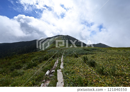 Climbing Mount Aizu-Komagatake, Fukushima Prefecture Climbing Mount Aizu-Komagatake, Fukushima Prefecture 121840350