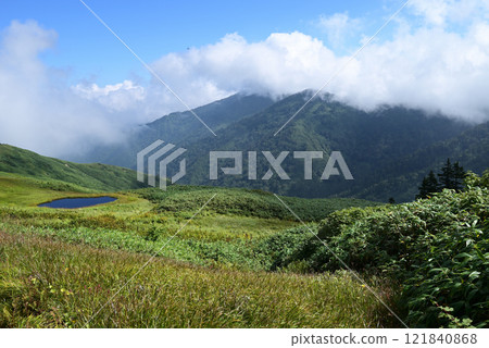 Climbing Mount Aizu-Komagatake, Fukushima Prefecture 121840868