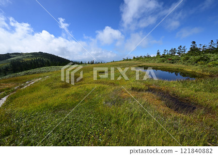 Climbing Mount Aizu-Komagatake, Fukushima Prefecture 121840882