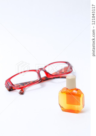glasses, frame, lens, eye, ophthalmology, reading glasses, farsightedness, face, eye drops, eye drops, container, pharmacy, eye, drop, liquid, medicine 121843117
