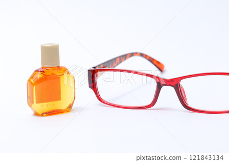 glasses, frame, lens, eye, ophthalmology, reading glasses, farsightedness, face, eye drops, eye drops, container, pharmacy, eye, drop, liquid, medicine 121843134