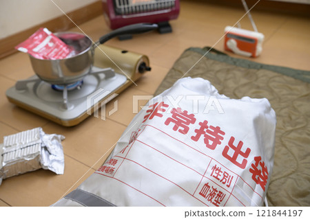 Evacuating from home (winter, no people) 121844197